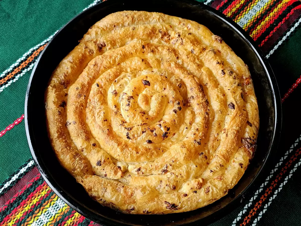 Domaća pita sa razvlačenim korama Recept Bonapeti rs