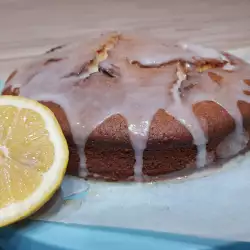 Nadošao kolač sa glazurom od limuna
