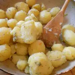 Garnir od krompira sa belim lukom