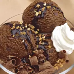 Domaći čokoladni sladoled sa orasima
