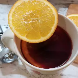 Kuvano vino sa medom i pomorandžom ​