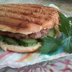 Hamburger sa domaćom ćufticom