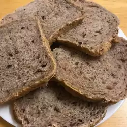Hleb sa maslinovim uljem i maslinama u mini pekari