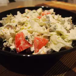 Salata sa ajsbergom i plavim sirom