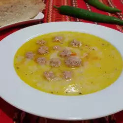 Klasična začinjena supa sa kuglicama od mesa