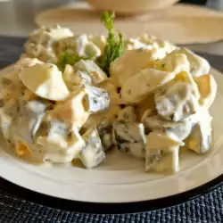 Salata sa kiselim krastavčićima i jajima