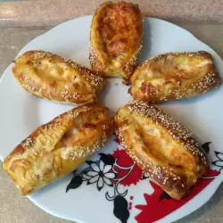 Lisnati čamčići sa 4 vrste sira i ljutim kečapom