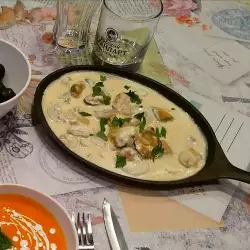 Školjke na grčki način sa sosom skordalija
