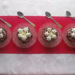 Mini torte Crveni somot sa bananama i čokoladom