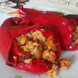 Crvene paprike punjene pasuljem
