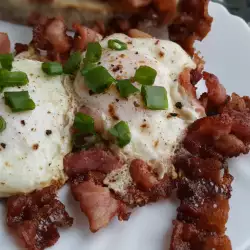 Jednostavna pržena jaja sa slaninom