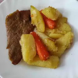 Pečeno meso sa krompirom i šargarepom