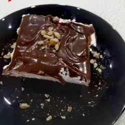 Uplakani kolač sa čokoladnim prelivom