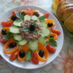 Praznična salata sa tunjevinom