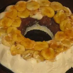 Puding kolač sa karamelom i bananama