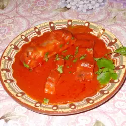 Janija od paradajza sa dimljenim rebrima