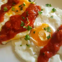 Pržena jaja sa paradajz sosom