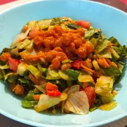 Salata sa leblebijom i kikiriki sosom