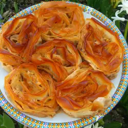 Makedonska Sarajlija - baklava sa orasima, grizom i smeđim šećerom