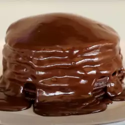 Čokoladne palačinke sa čokoladnim prelivom