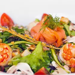Medena salata sa lososom i škampima