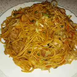 Špagete na kineski način sa tri vrste mesa