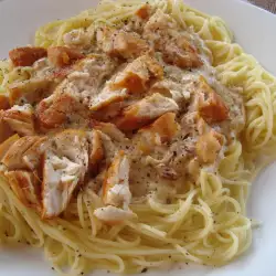 Špagete sa belim sosom i piletinom