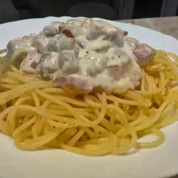 Špageti sa slaninom, pečurkama i sosom od pavlake