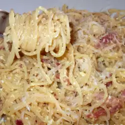 Špagete Karbonara sa sirovom slaninom