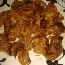 Svinjsko meso sa pečurkama i kiselom pavlakom