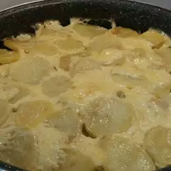 Svinjetina sa prazilukom, krompirom i majonezom iz rerne