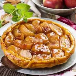 Francuski kolač sa jabukama i karamelom