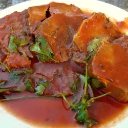 Kuvani jezik sa aromatičnim paradajz sosom
