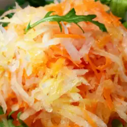 Vitaminska salata sa rotkvom i rukolom