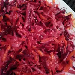 Vitaminska salata od cvekle, dve vrste rotkve i šargarepe