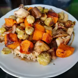Zdrav obrok na tanjiru - povrće sa piletinom