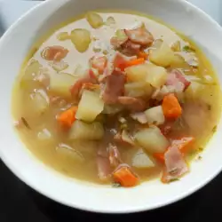Zimska supa od krompira sa zapečenom slaninom i šunkom