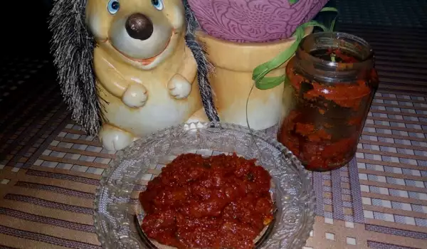 Apetitka sa paradajzom i pečenim paprikama