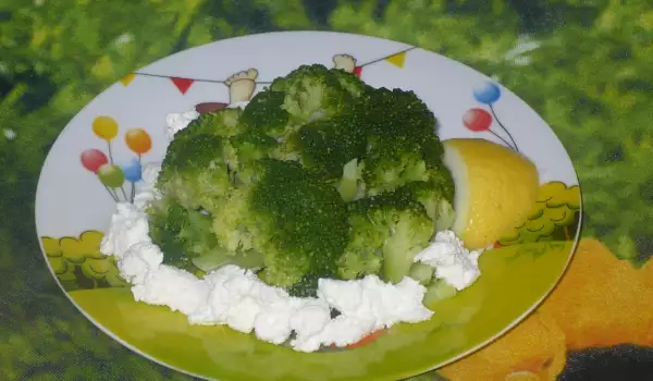 Brokoli na pari sa limunom i maslacem