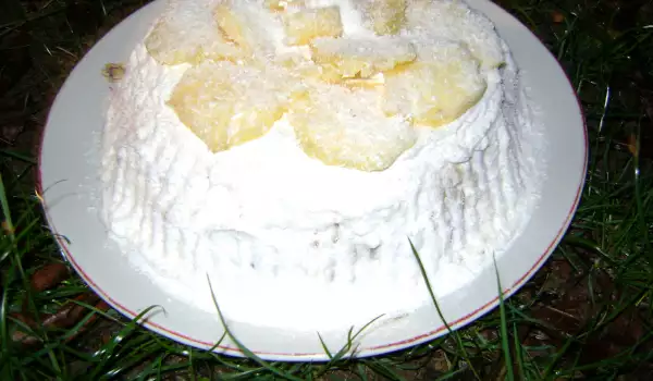 Bela torta sa ananasom