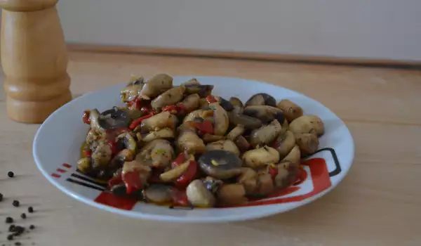 Pečurke sa belim lukom i ljutim paprikama na španski način