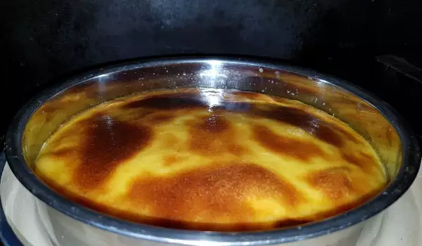 Krem karamel na muški način u posudi za pečenje