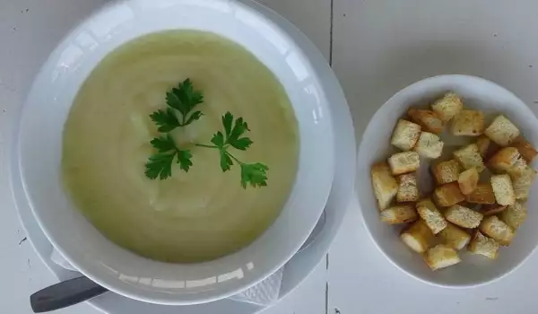Krem supa od krompira sa hlebnim krutonima