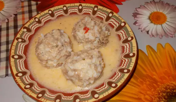 Ćuftice sa belim sosom od svežeg i kiselog mleka