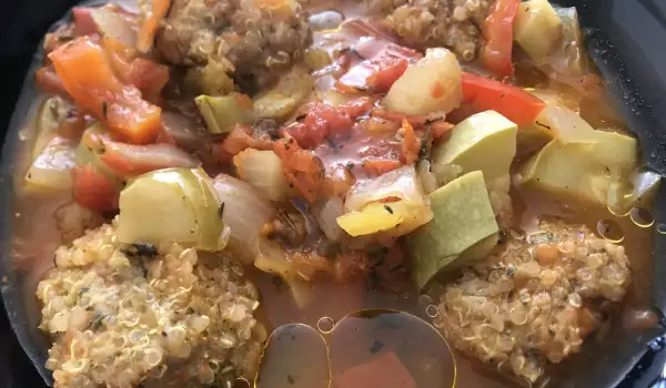 Ćuftice sa kinoom i tikvicama u paradajz sosu