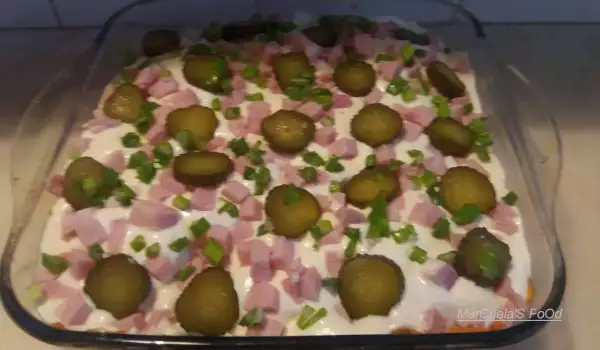 Krompir salata sa jajima, šunkom i sosom od majoneza