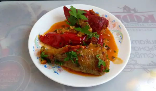 Paprike punjene pirinčem, pečurkama i paradajzom