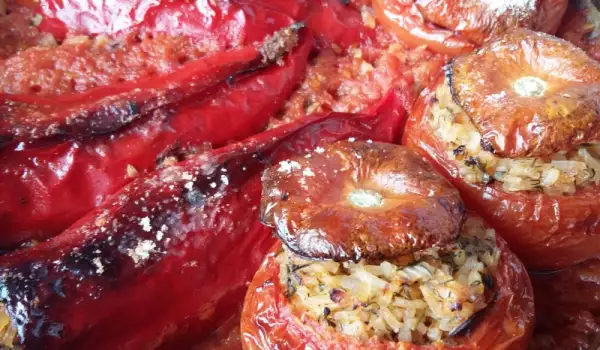 Posni punjeni paradajz i paprike