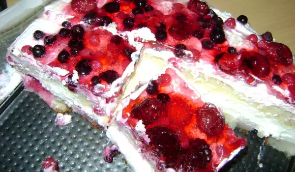 Patišpanj torta sa ceđenim mlekom i zamrznutim voćem