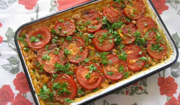 Zapečeni pasulj sa pirinčem i paradajzom